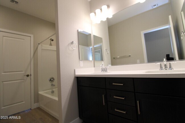 Building Photo - 5716 S Romano