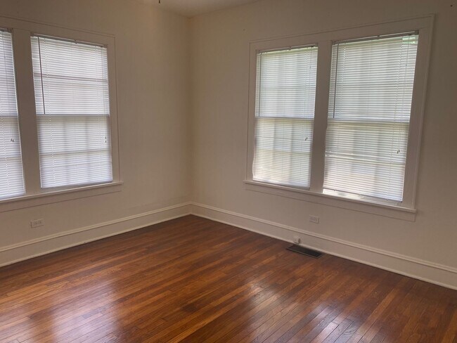 Building Photo - 2BR South Highlands Apt by Byrd High School - Downstairs Unit