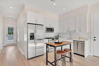 Building Photo - 1130 Penn St NE