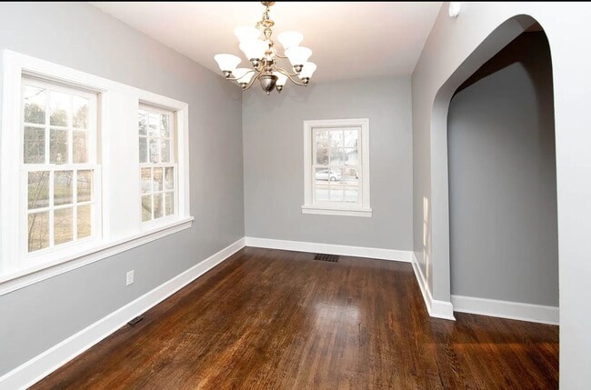 Building Photo - 3 bedroom/2 bath house