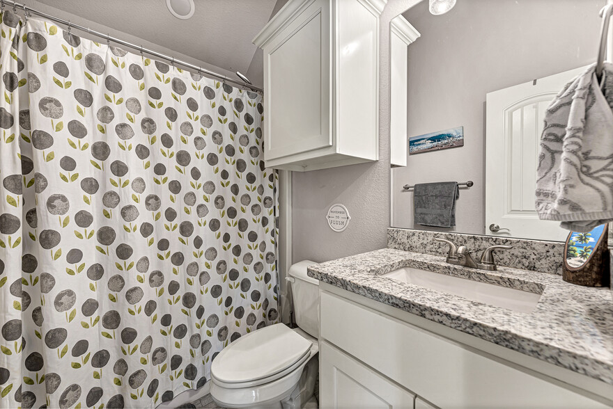 Guest bathroom - 1871 Sunrise Cir