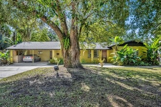 Building Photo - Fabulous pool home in Winter Park!