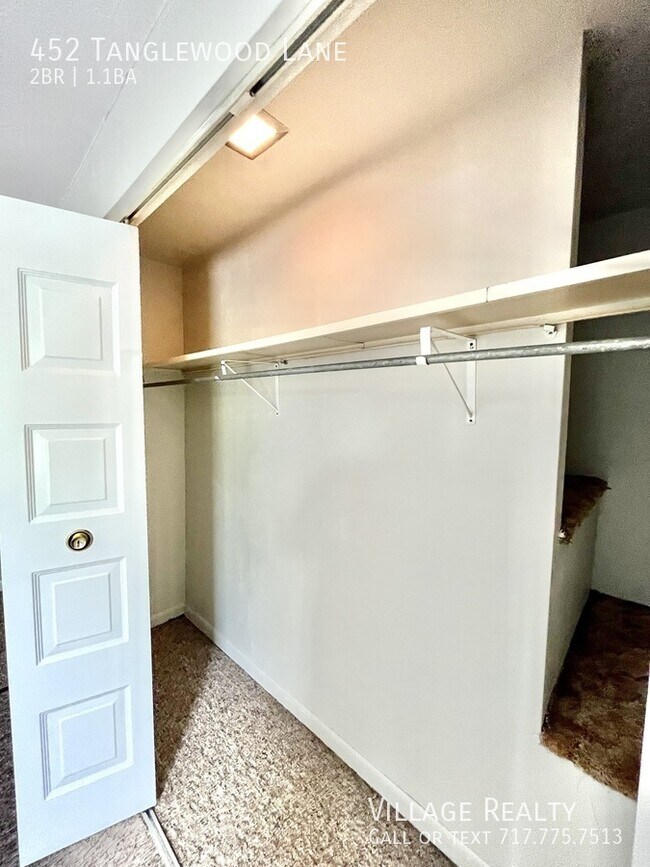 Building Photo - 452 Tanglewood Ln