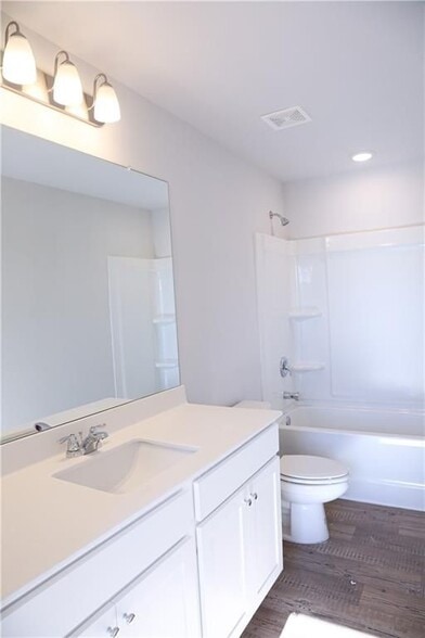 Building Photo - 19 Springwood Ln