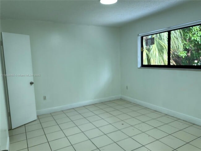 Building Photo - 130 SW 108th Ave