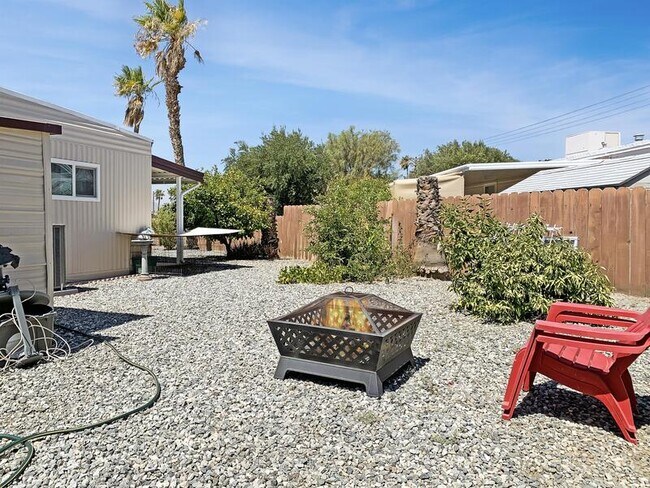 Building Photo - 73250 Broadmoor Dr