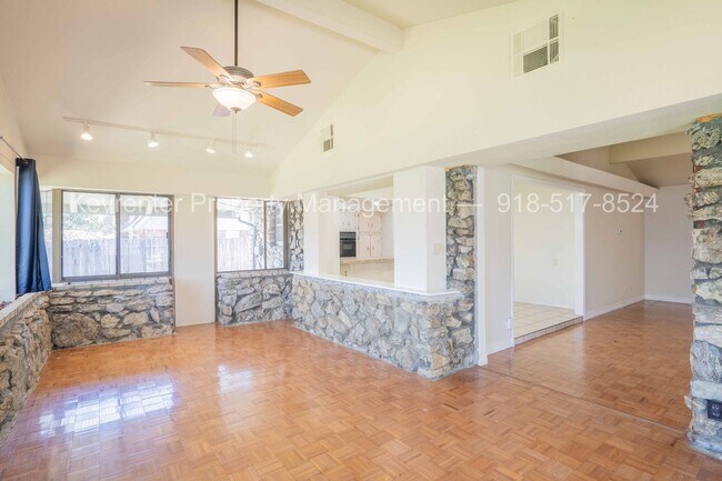 Building Photo - 3 Bed | 2 Bath in South Tulsa!