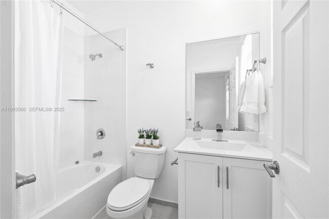 Building Photo - 10537 W 32nd Ln