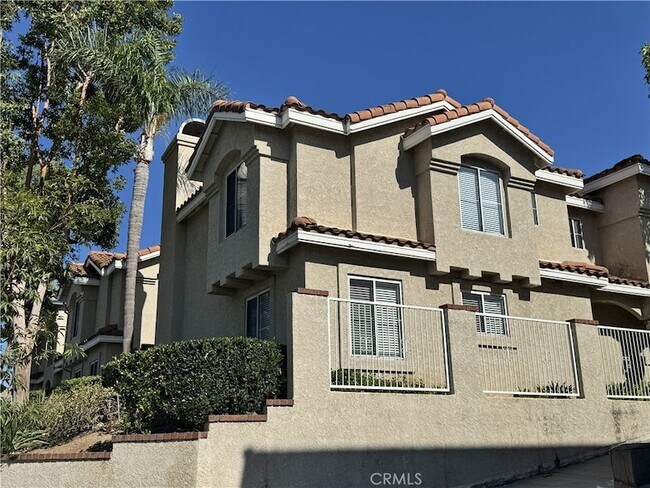 Building Photo - 201 Laurel Ave