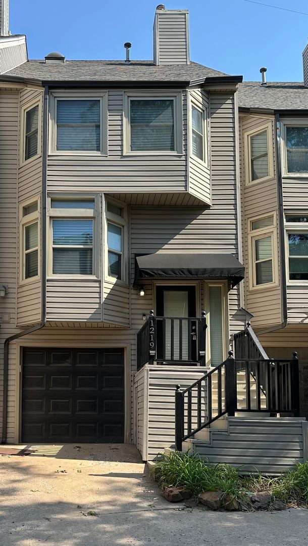 Primary Photo - Beautiful 2+ Bedroom, 4 Level Townhome Wit...