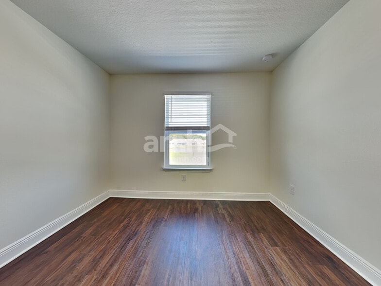 Building Photo - 27462 St Andrews Ave