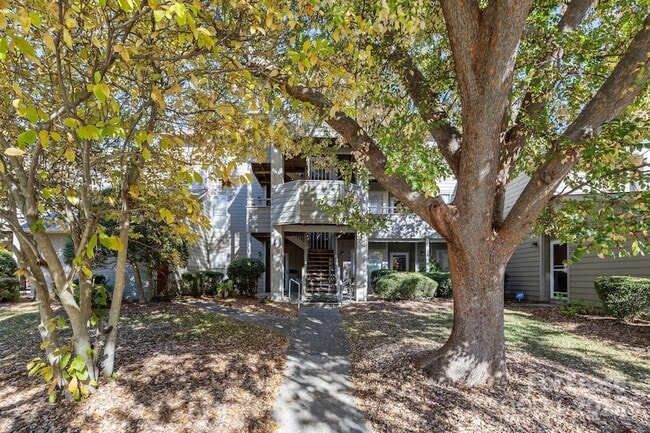 Building Photo - 2505 Stockbridge Dr