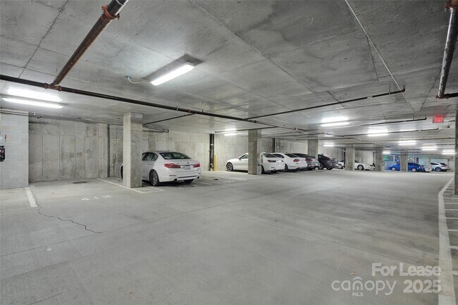 Building Photo - 701 Royal Ct