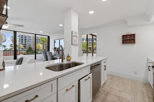 Building Photo - 600 Ocean Dr