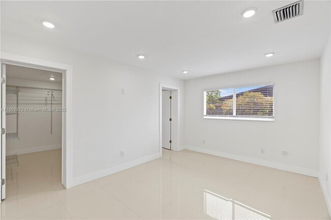 Building Photo - 10501 SW 53rd St