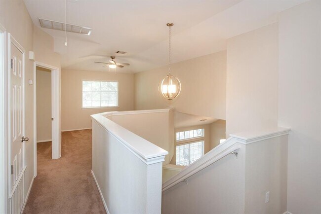Building Photo - 9025 Vigen Cir