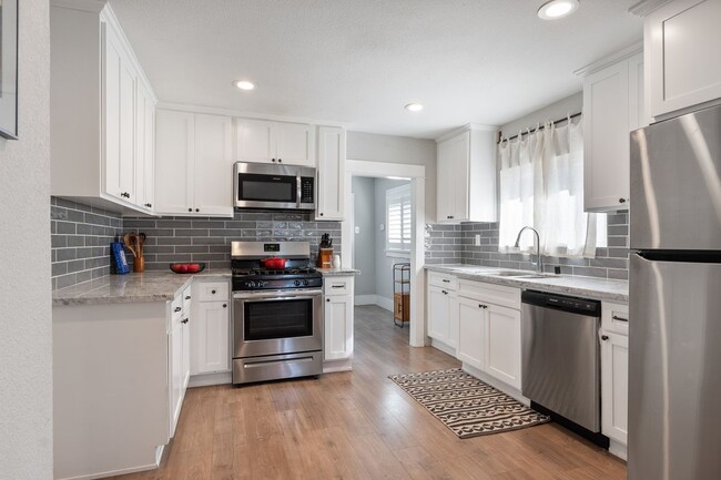Building Photo - 1249 W 56th St