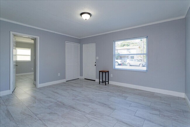 Building Photo - 507 S Lee Ave