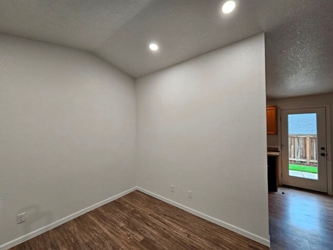Building Photo - 3Bd/2Ba Single Story Home-Available to view beginning 4/27/2026!