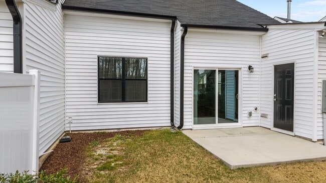 Building Photo - 745 Putney Hl Rd