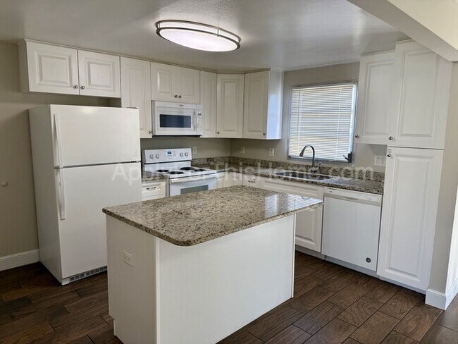 Building Photo - Single Family Home