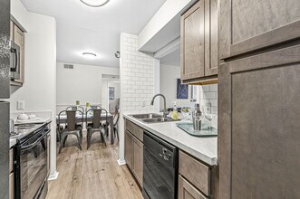 Building Photo - Enclave at Eagle Creek Apartments