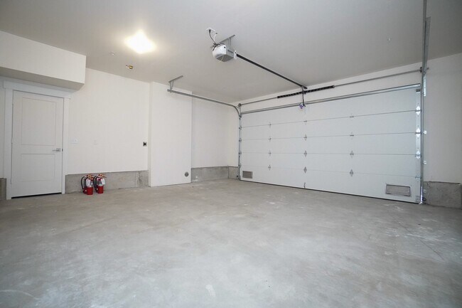 Building Photo - 4622 N Iota Ln