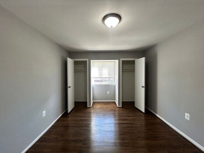 Building Photo - 3 Bedrooms 3.5 Bathrooms Townhome
