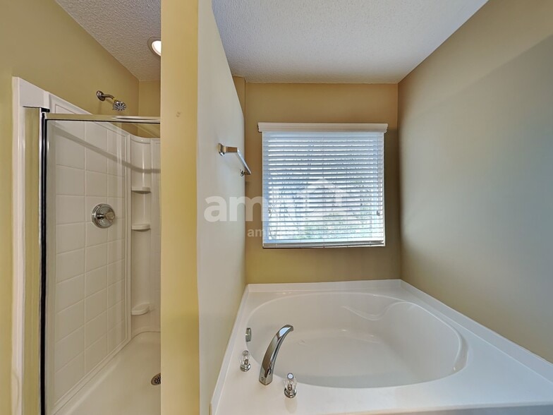 Building Photo - 37 Valleyfield Dr