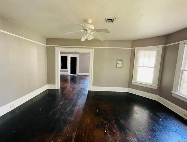 Building Photo - 39 S Lewis St