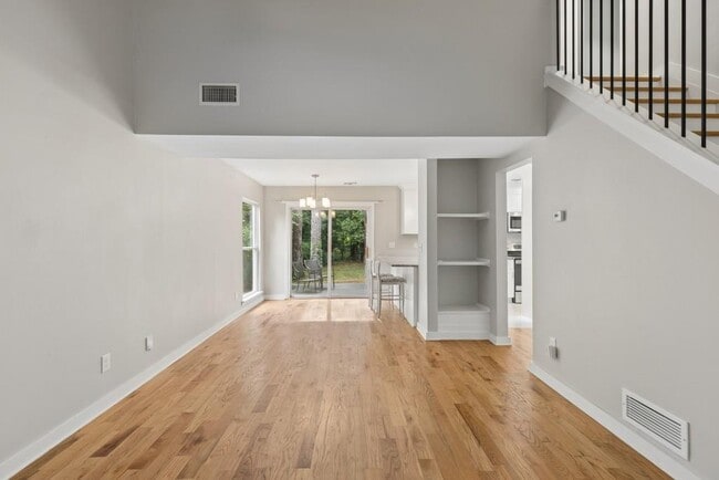 Building Photo - 4930 Farmstead Ct NE