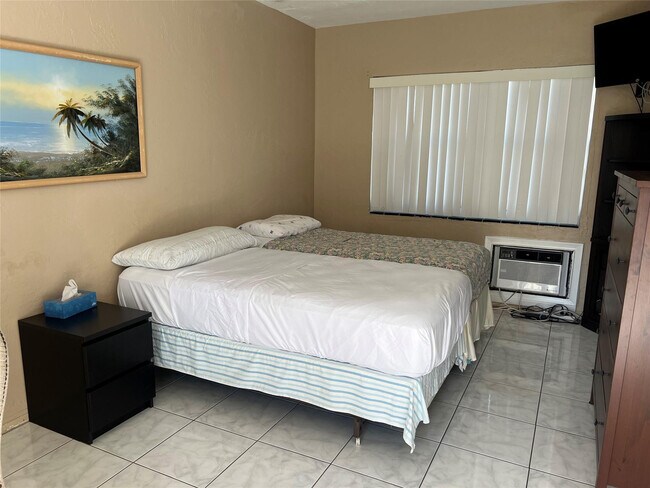 Building Photo - 1315 N Ocean Dr