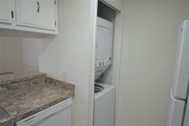 Building Photo - 329 Moorings Cove Dr