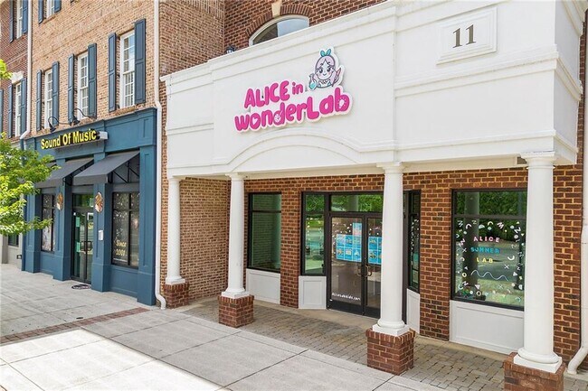 Building Photo - 15 Buford Village Walk