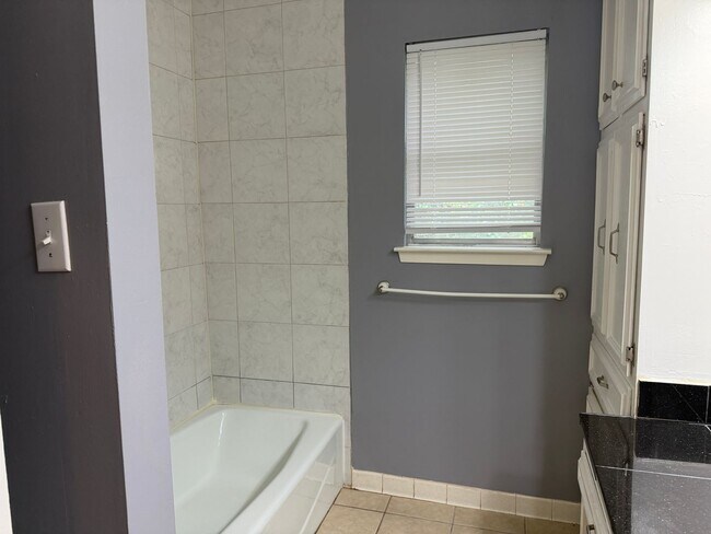 Building Photo - Jasper Heights - 3 bedroom beauty!