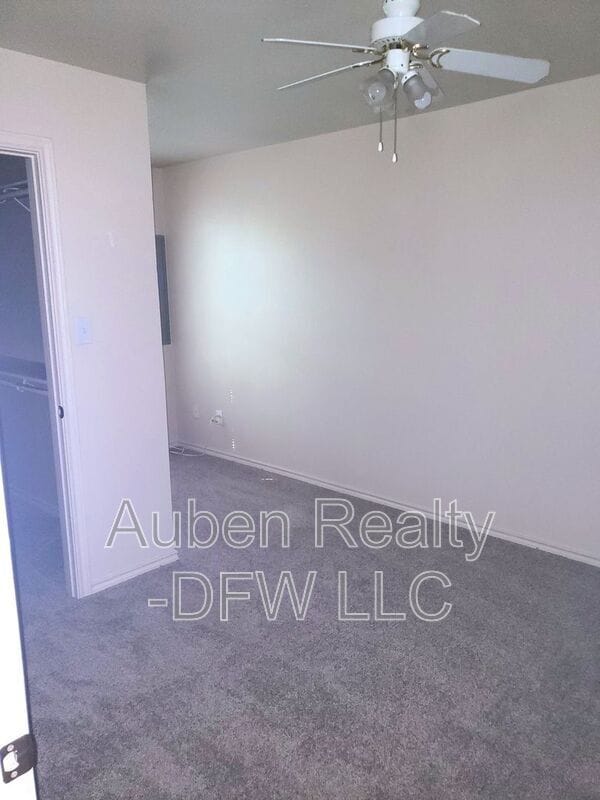 Building Photo - 114 Honey Bee Dr