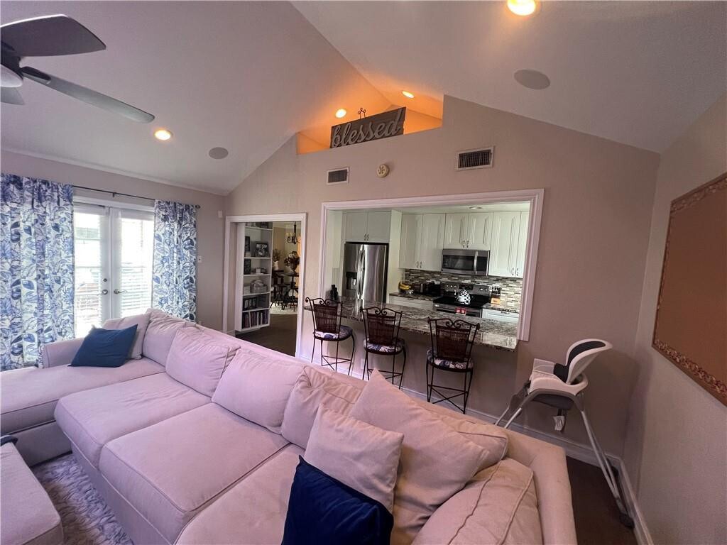 Building Photo - 5068 Beechwood Rd