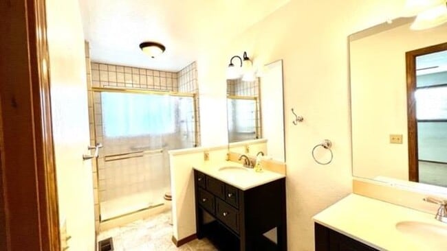 Building Photo - Lake Wildwood 3 Bedroom!