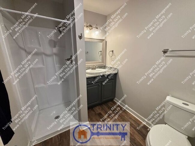 Building Photo - All utilities included with rent due to sh...