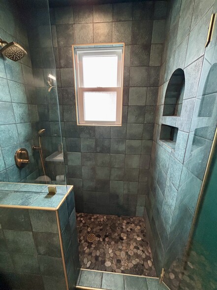 Spa Shower - 844 Marshall Ave