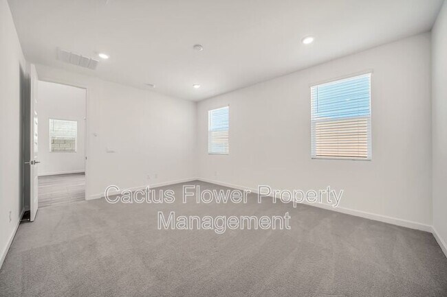 Building Photo - 6946 W Buckhorn Trail