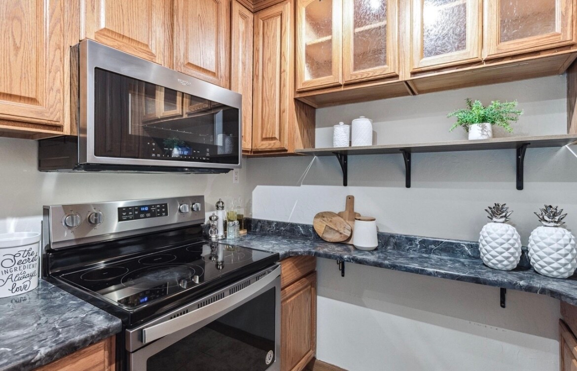 Building Photo - 2724 Oak Rd