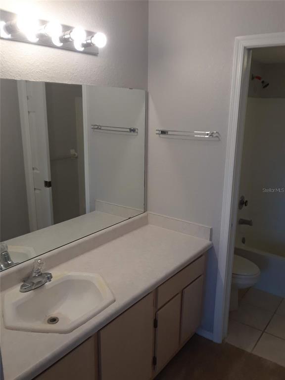 Building Photo - 14001 Fairway Island Dr