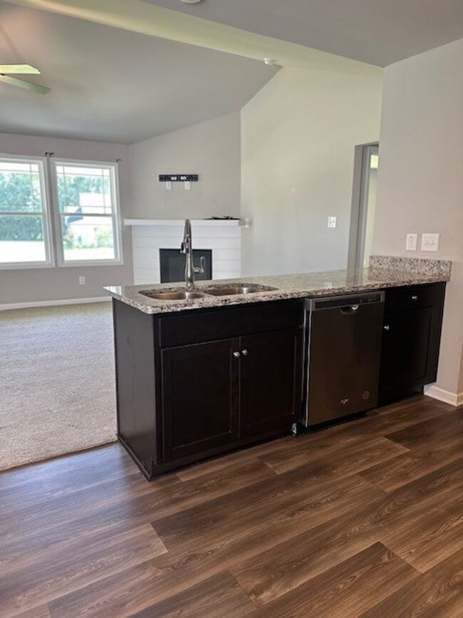 Building Photo - Charming 3 Bedroom Home on Corner Lot in D...