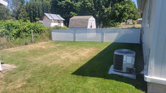 Building Photo - Nice 3 bedroom Duplex in the Valley