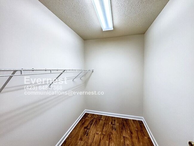 Building Photo - 3-Bedroom, 2-Bath Home with Modern Applian...