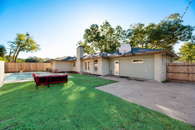 Building Photo - 3611 Merrell Rd