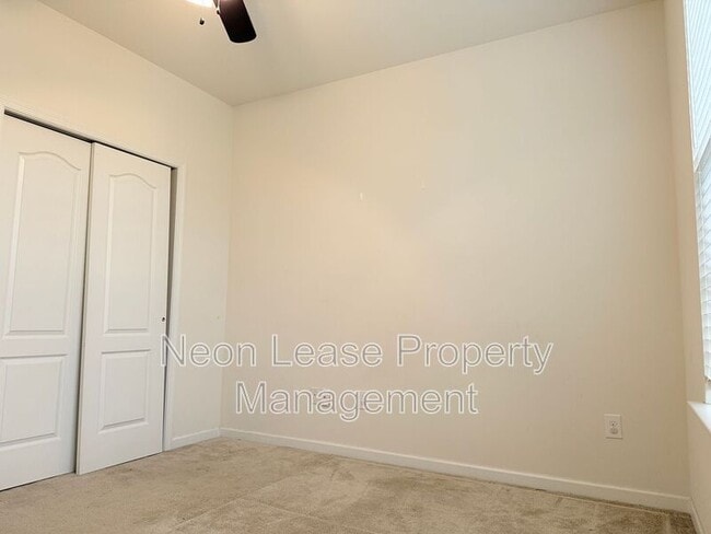 Building Photo - 214 Redstone Ct