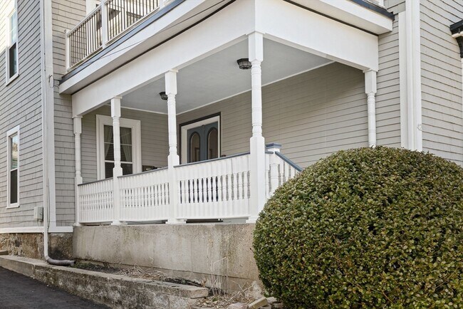 Building Photo - 42 King St