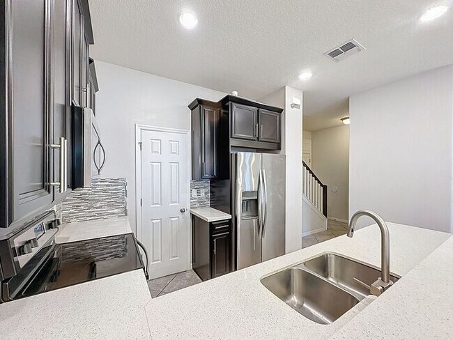 Building Photo - Spacious Townhome for Rent in Tapestry